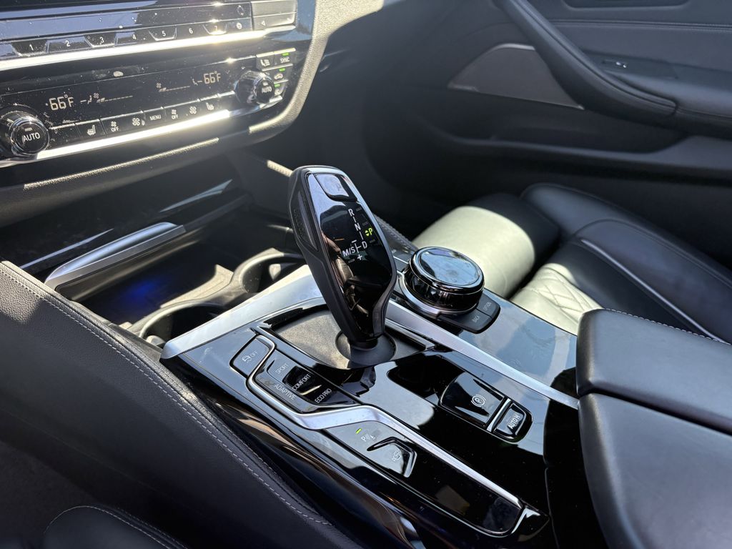 2023 BMW 5 Series M550i - Photo 20