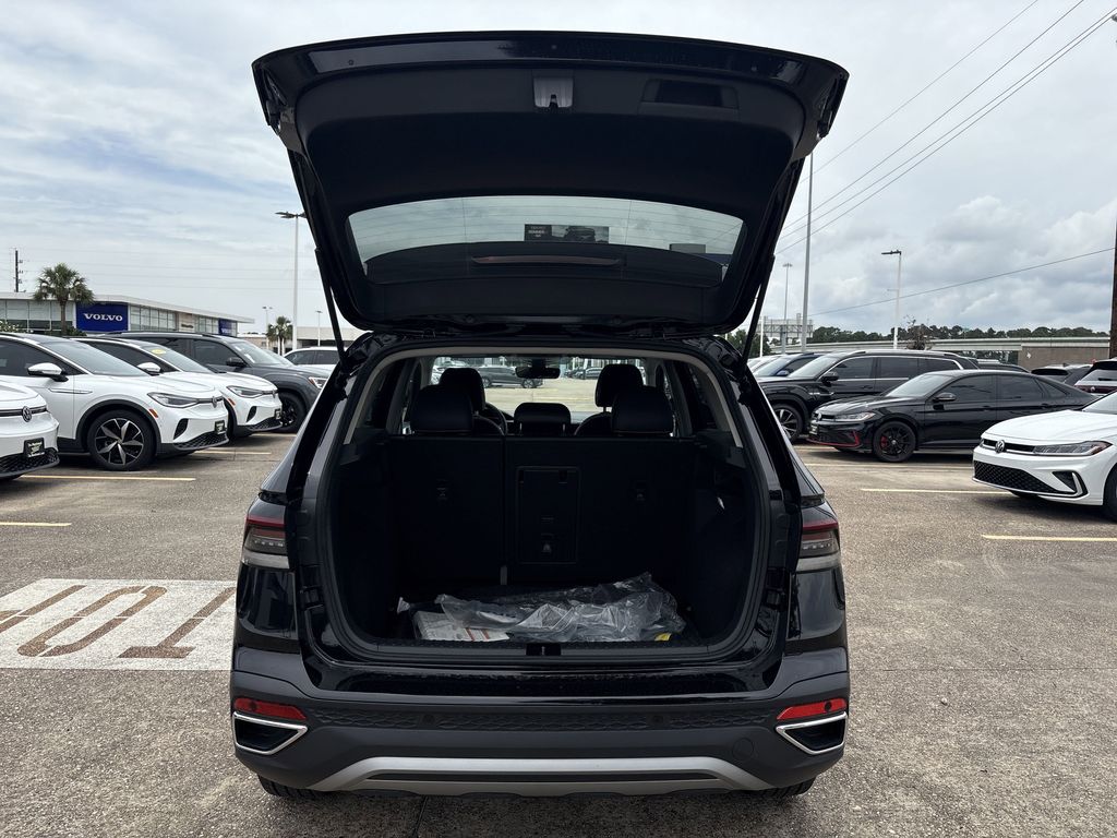 2025 Volkswagen Taos SE - Photo 22