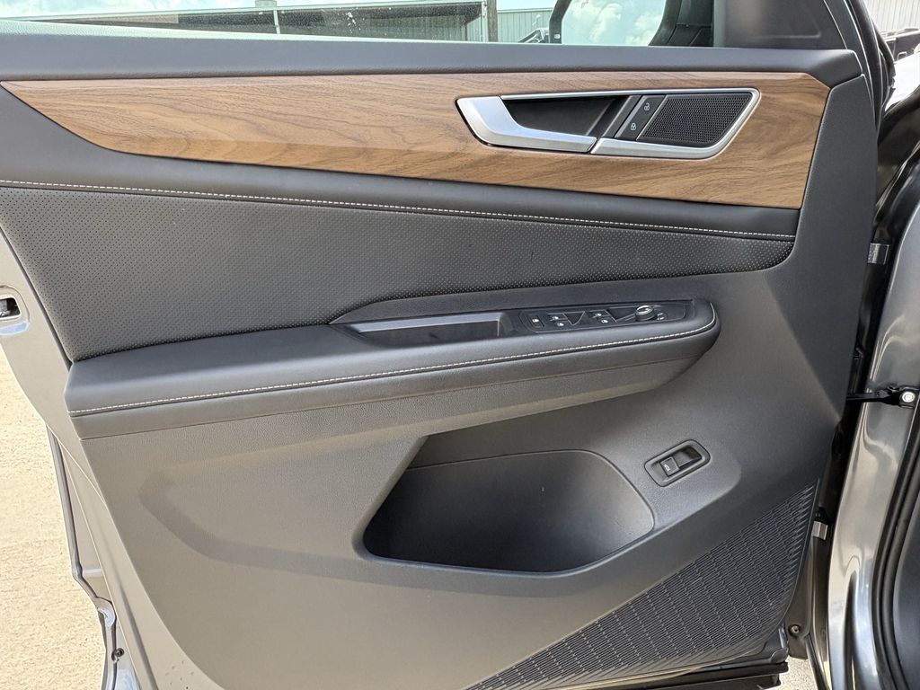 2024 Volkswagen Atlas SE w/Tech - Photo 10