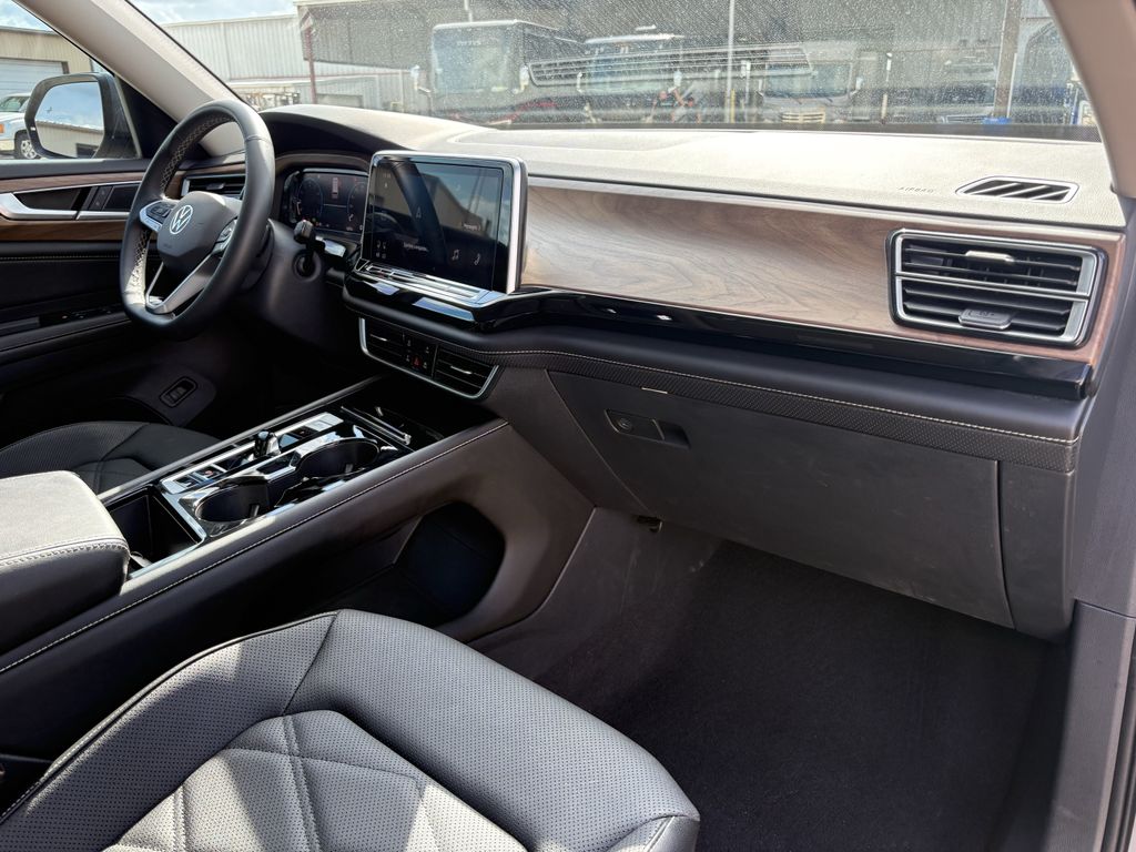 2024 Volkswagen Atlas SE w/Tech - Photo 29