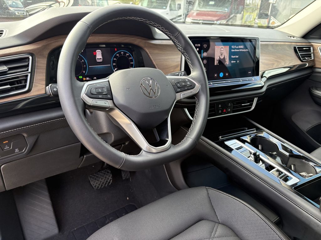 2024 Volkswagen Atlas SE w/Tech - Photo 13