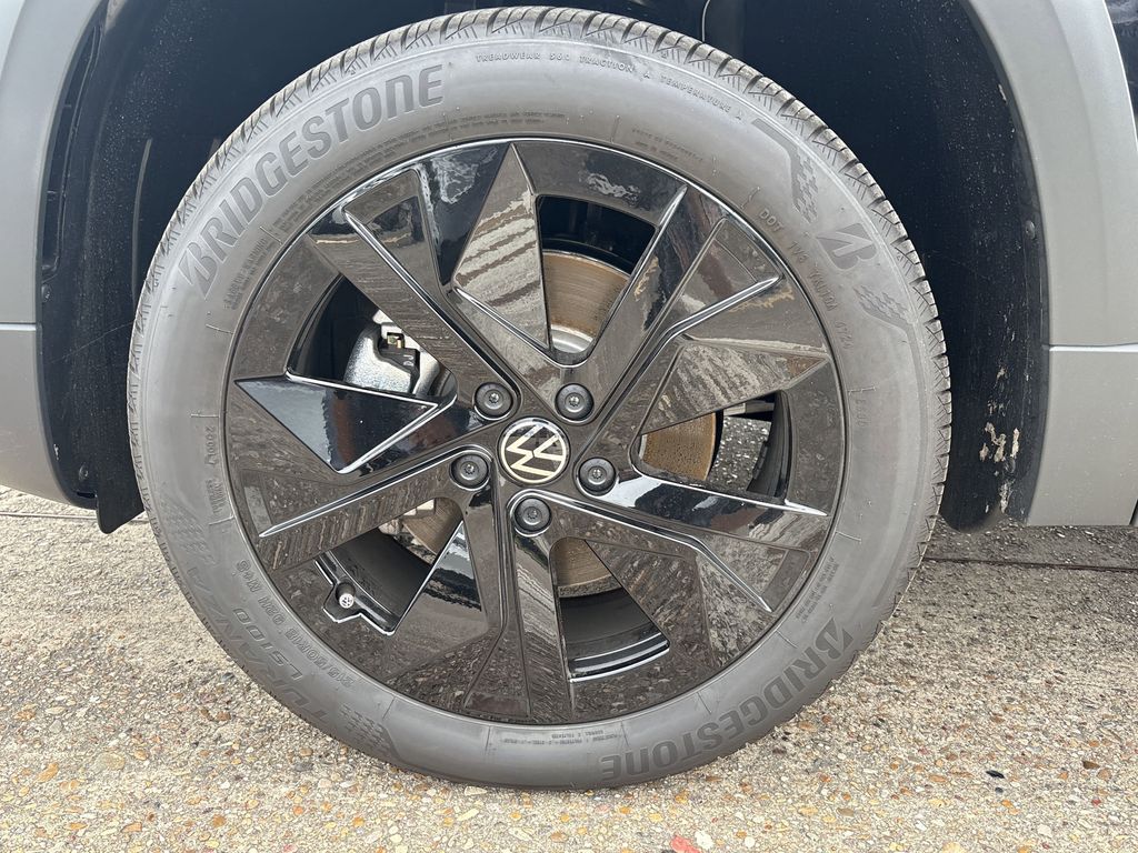 2025 Volkswagen Taos SE - Photo 6