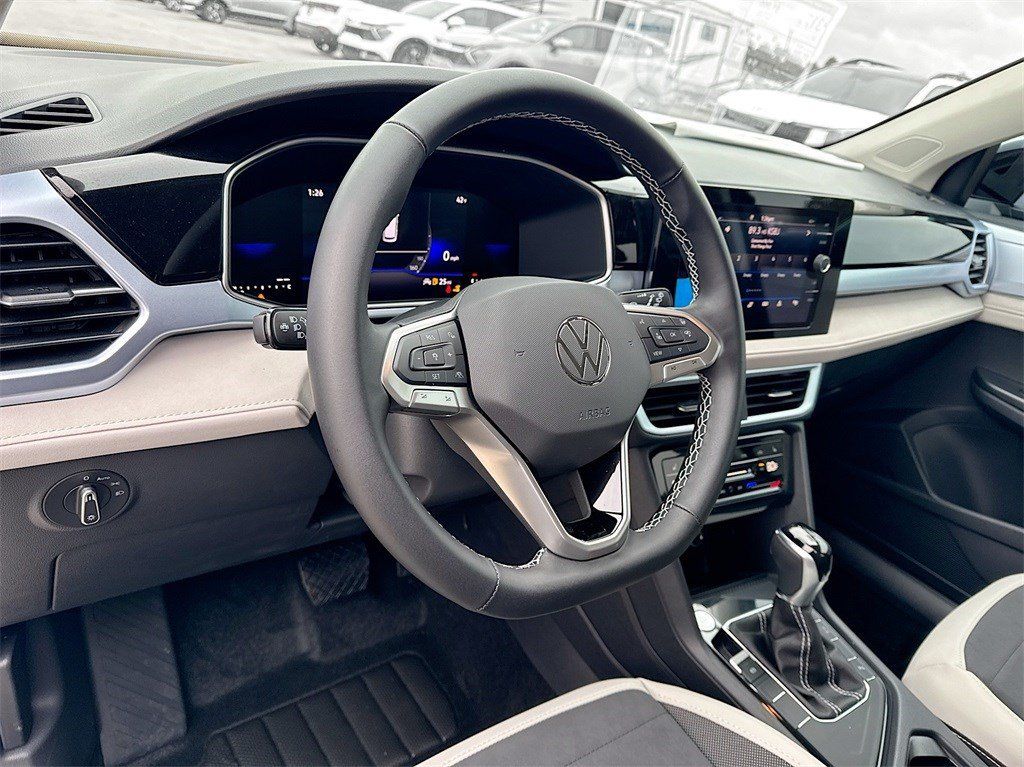 New 2025 Volkswagen Taos 1.5T SE