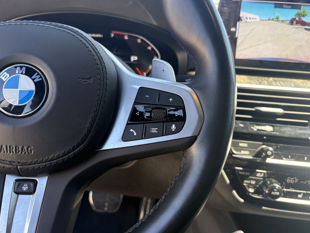 2023 BMW 5 Series M550i - Photo 17