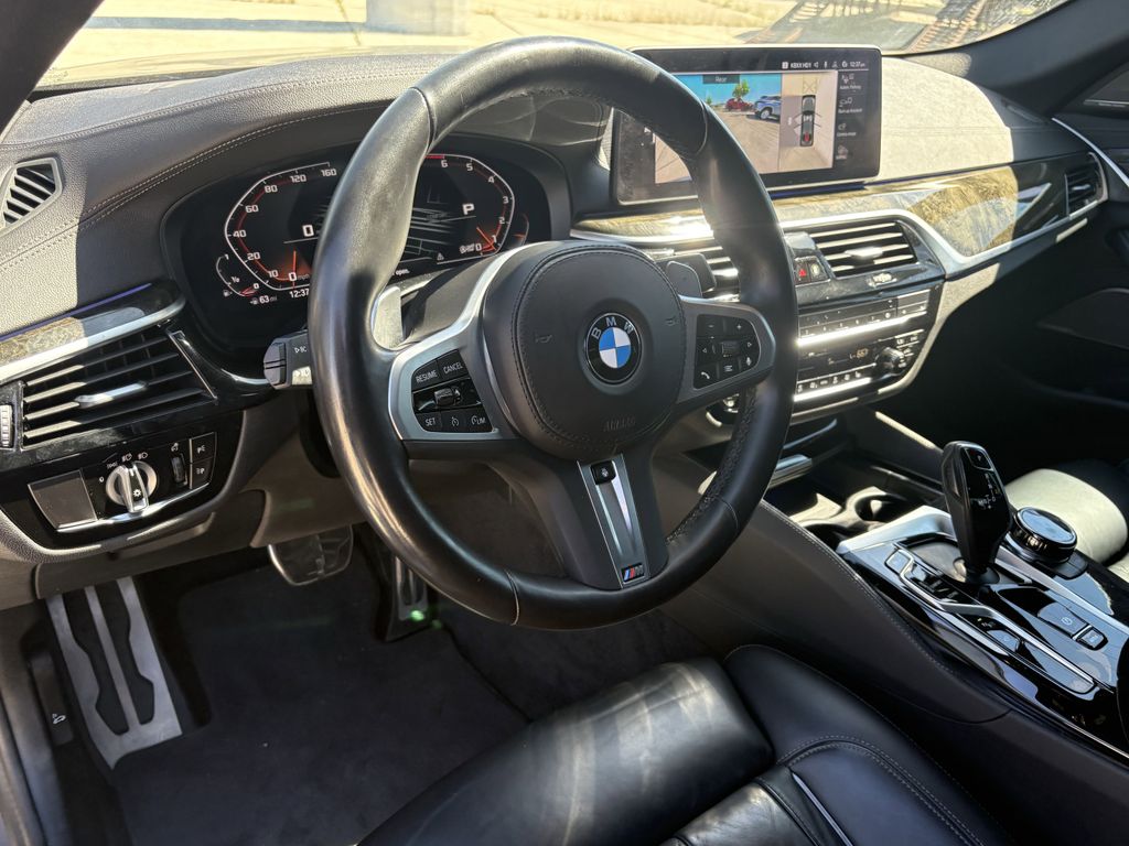 2023 BMW 5 Series M550i - Photo 14