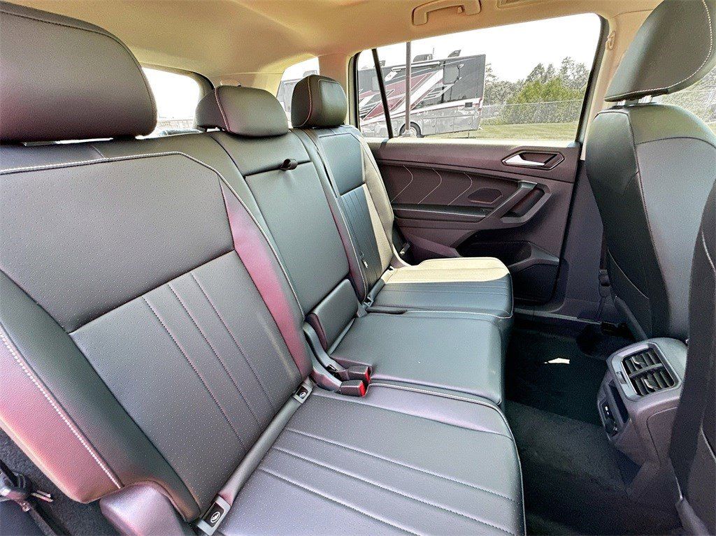 2024 Volkswagen Tiguan SE - Photo 31