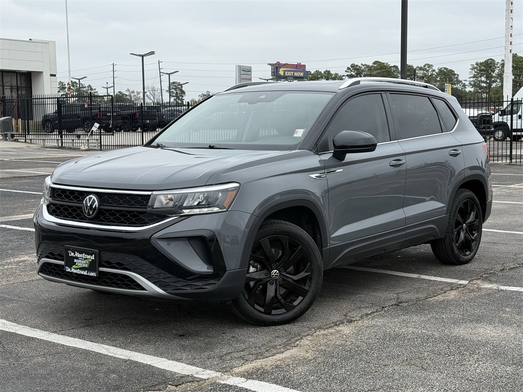 2023 Volkswagen Taos SE's photo