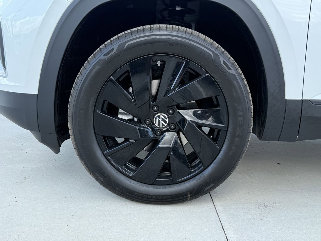 2026 Volkswagen Atlas SE w/Tech - Photo 9