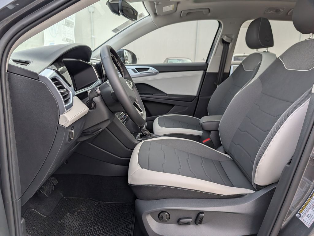 2026 Volkswagen Taos SE - Photo 12
