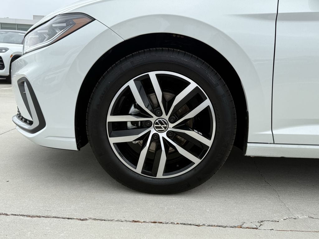 2026 Volkswagen Jetta SE - Photo 9