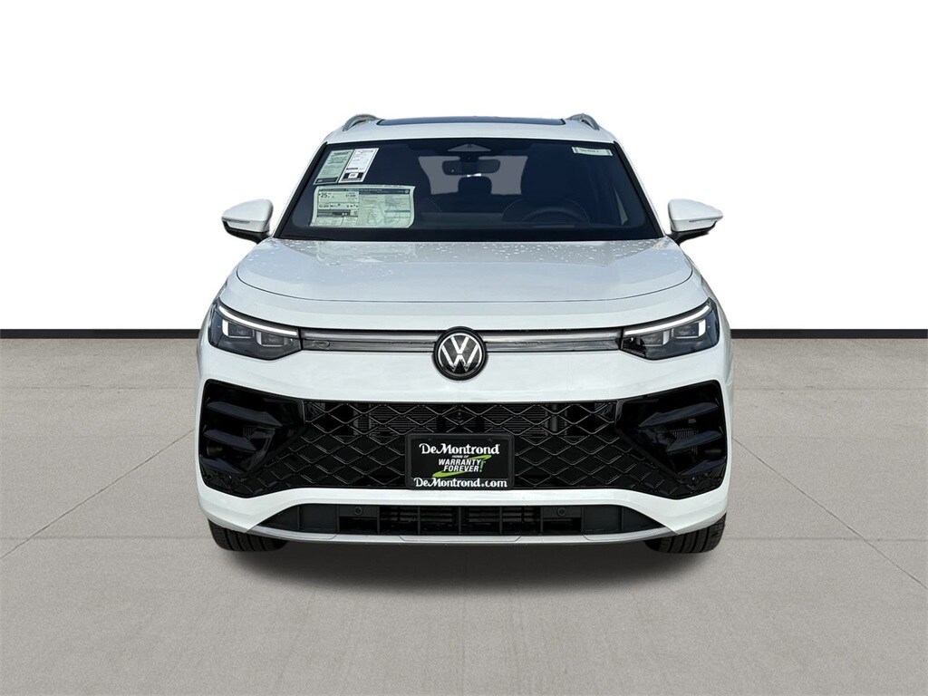 2026 Volkswagen Tiguan SEL R-Line photo 2