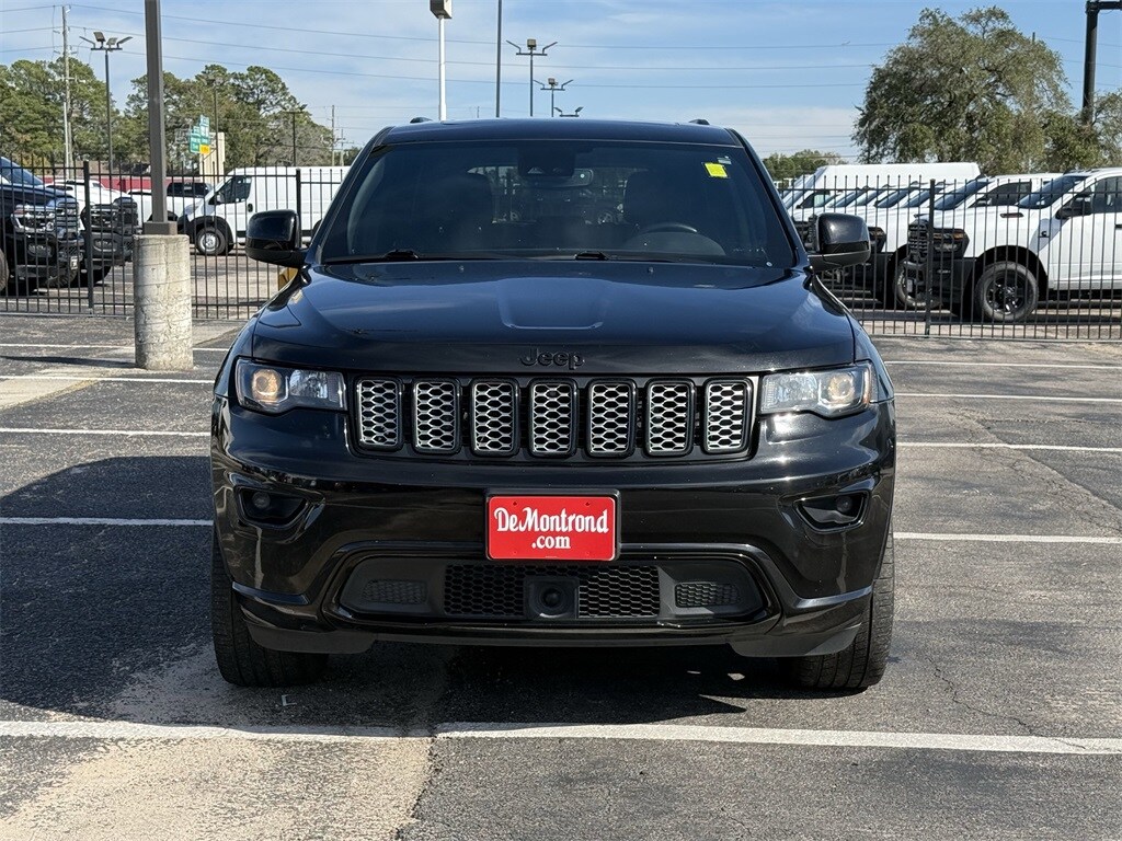 2020 Jeep Grand Cherokee Laredo Altitude photo 2