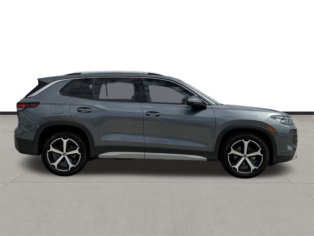 New 2025 Volkswagen Tiguan 2.0T SE SUV