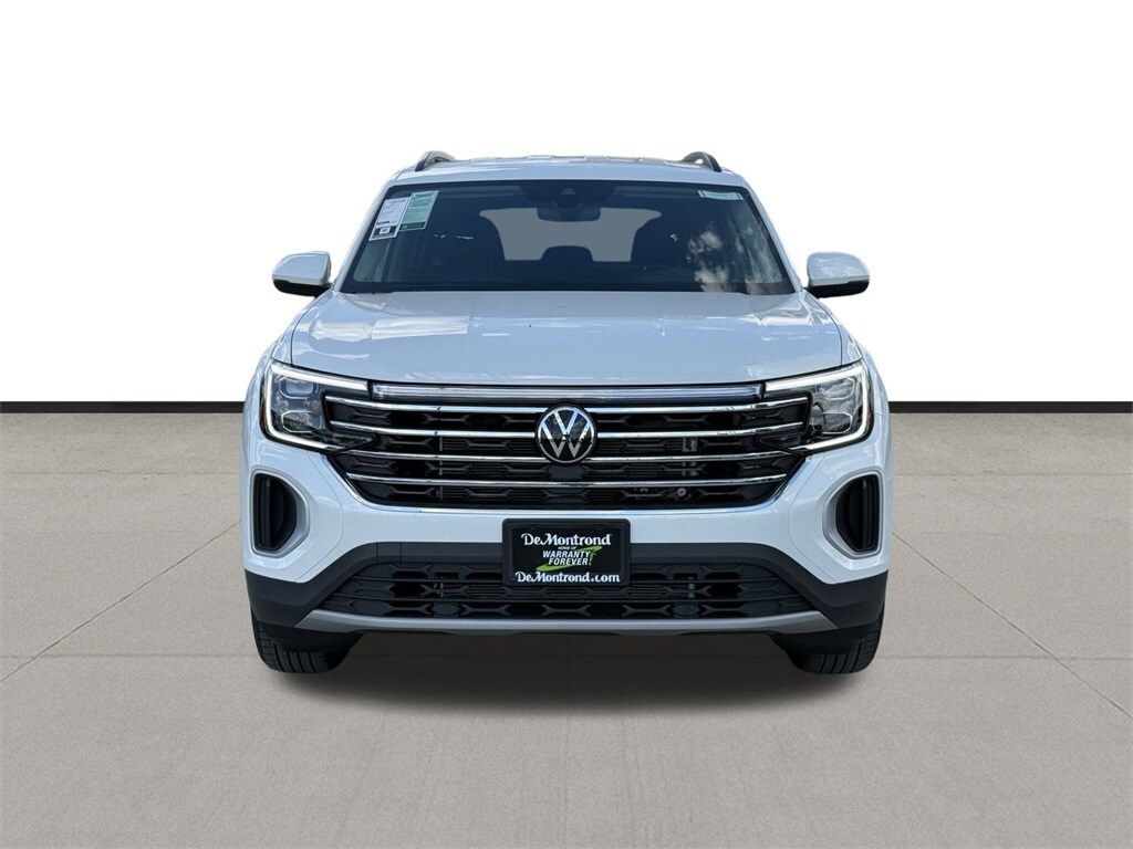 2026 Volkswagen Atlas SE photo 2