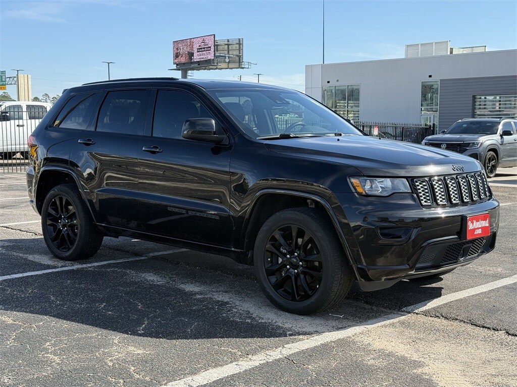 2020 Jeep Grand Cherokee Laredo Altitude photo 3