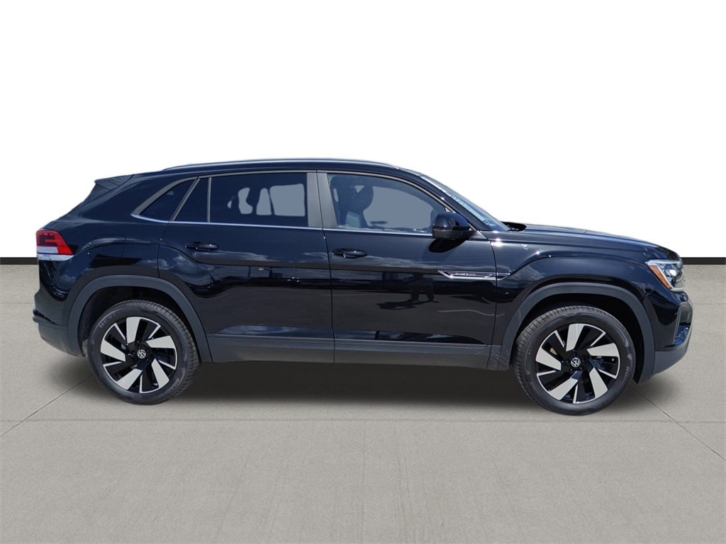New 2025 Volkswagen Atlas Cross Sport 2.0T SE w/Technology SUV