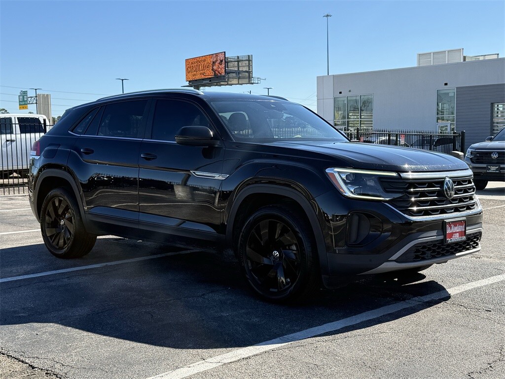 Used 2024 Volkswagen Atlas Cross Sport 2.0T SE w/Technology SUV
