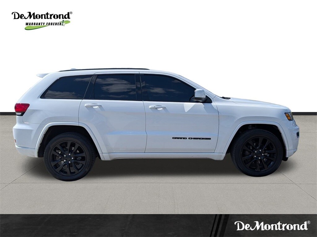 2020 Jeep Grand Cherokee Laredo Altitude photo 3