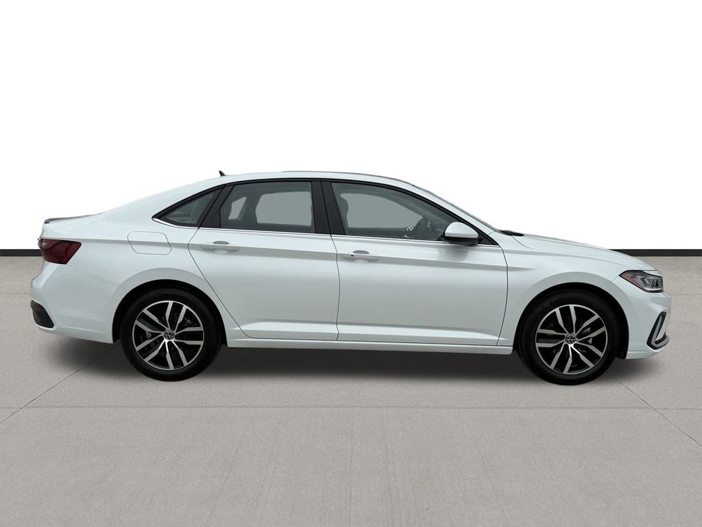 2026 Volkswagen Jetta SE - Photo 4