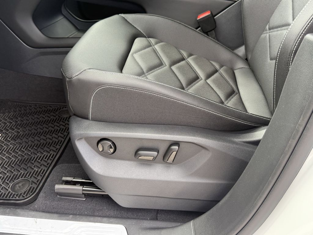 2026 Volkswagen Atlas SE w/Tech - Photo 13
