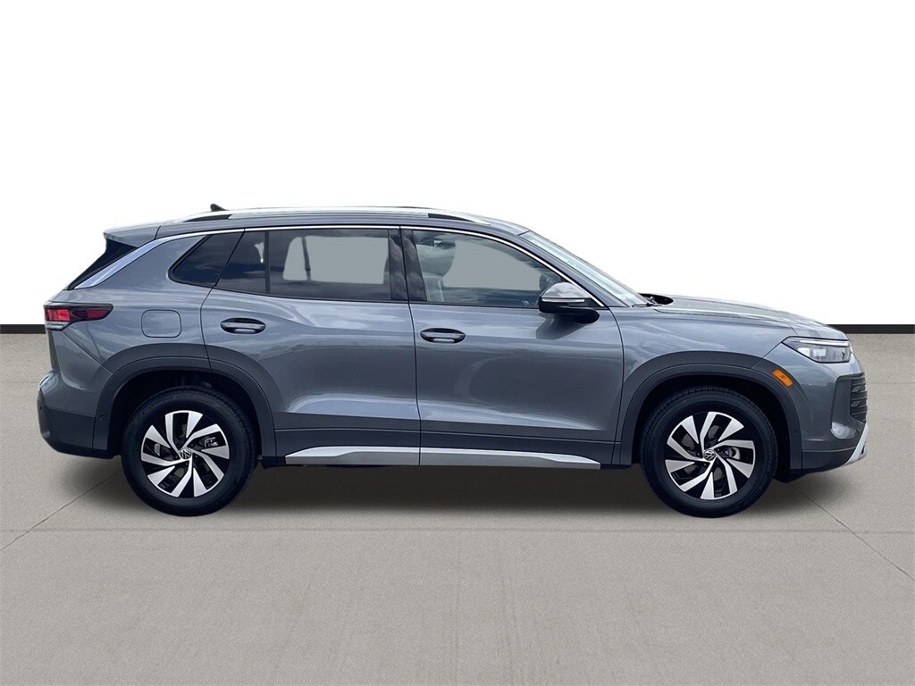 2025 Volkswagen Tiguan S photo 4