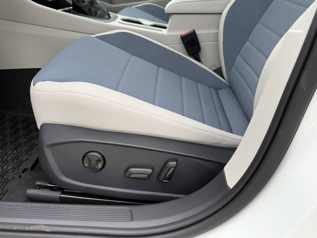 2026 Volkswagen Jetta SE - Photo 13