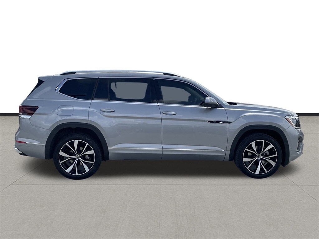 2025 Volkswagen Atlas SEL Premium R-Line photo 3