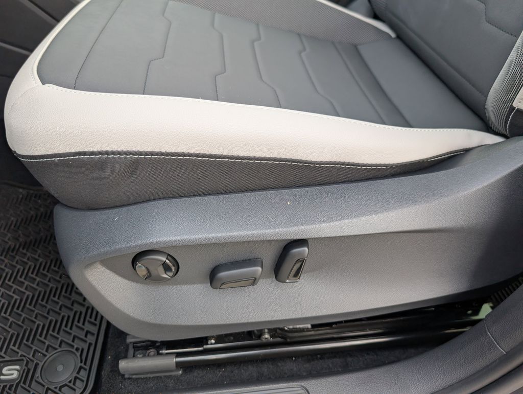 2026 Volkswagen Taos SE - Photo 13