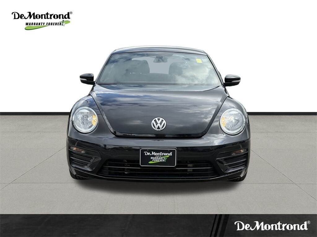 2018 Volkswagen Beetle S photo 2