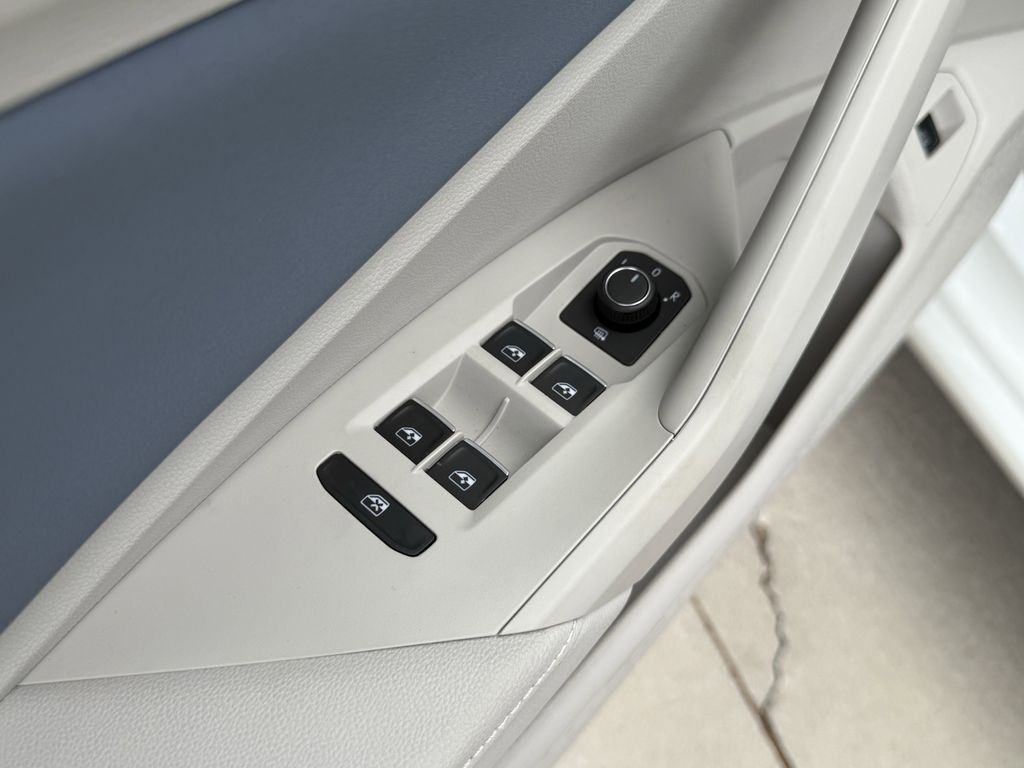 2026 Volkswagen Jetta SE - Photo 11