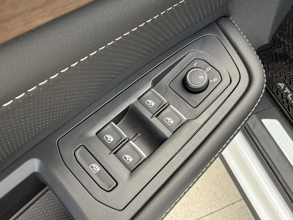 2026 Volkswagen Atlas SE w/Tech - Photo 11