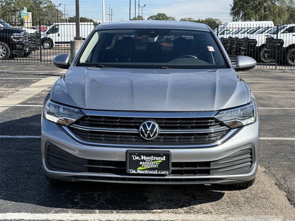2022 Volkswagen Jetta SE's photo