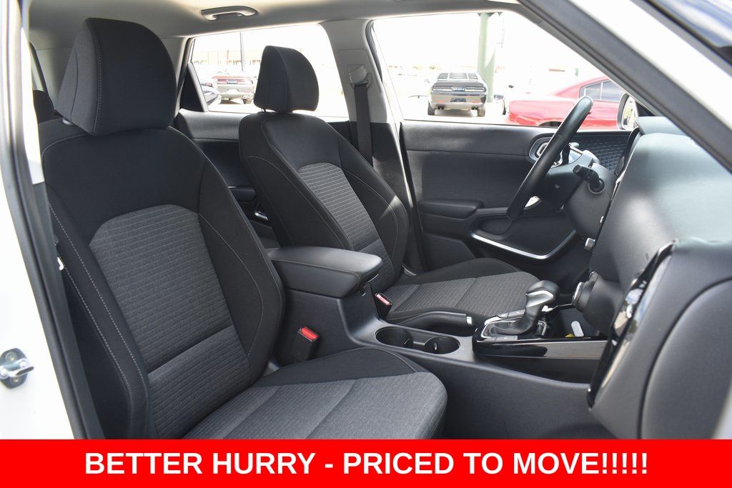 2023 Kia Soul EX - Photo 23