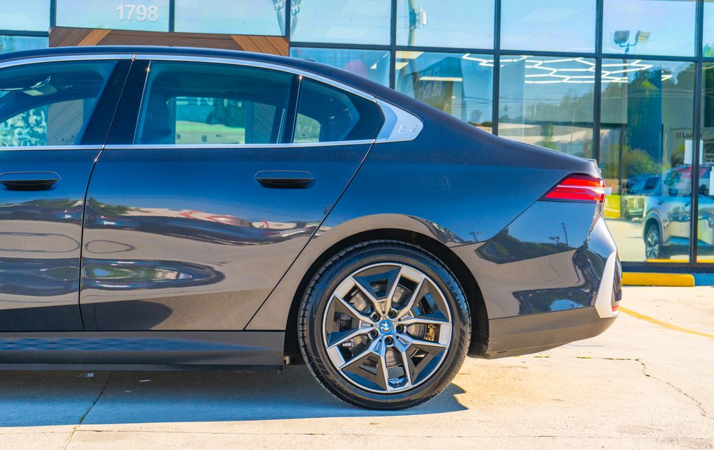 2025 BMW i5 40 - Photo 18