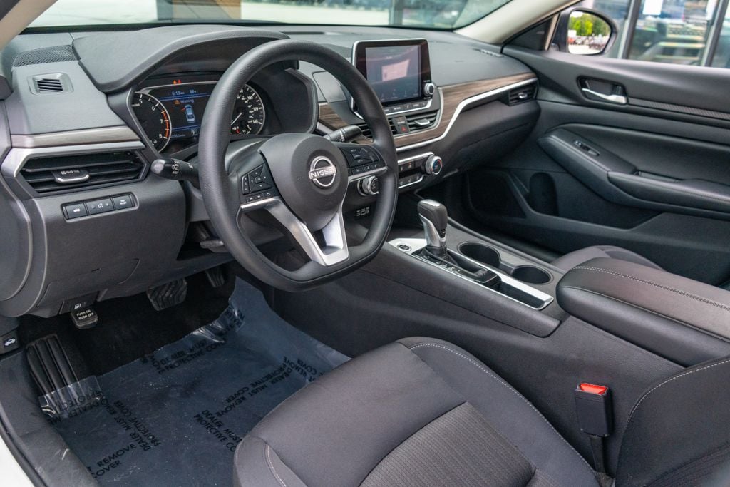 2025 Nissan Altima SV - Photo 34