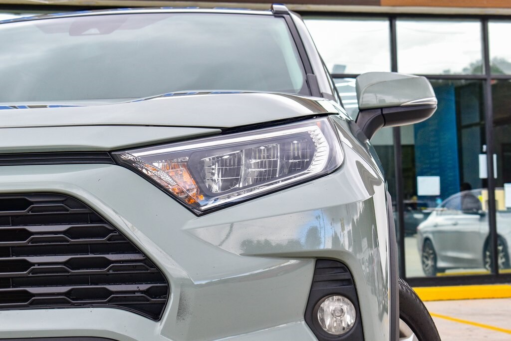 2021 Toyota RAV4 XLE Premium photo 4