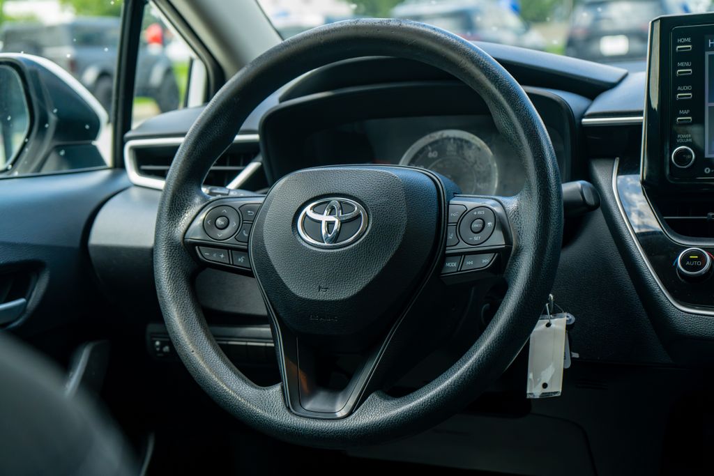2021 Toyota Corolla LE - Photo 10