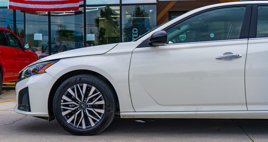 2025 Nissan Altima SV - Photo 13