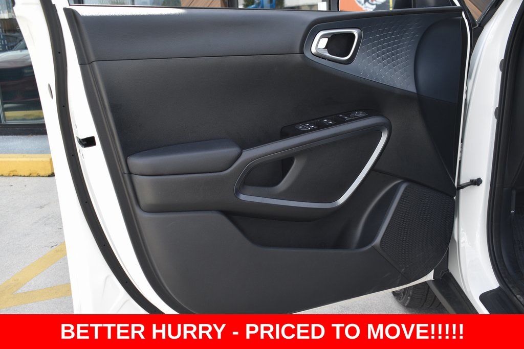 2023 Kia Soul EX - Photo 14