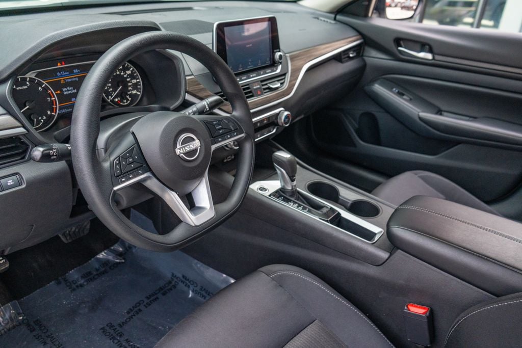2025 Nissan Altima SV - Photo 35