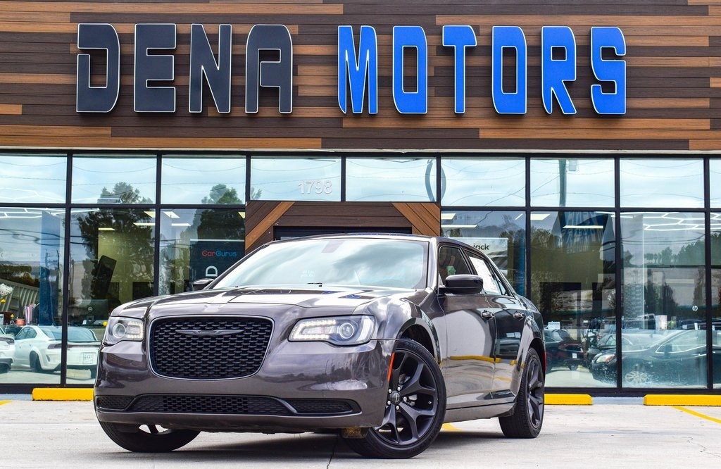 2022 Chrysler 300 Touring's photo