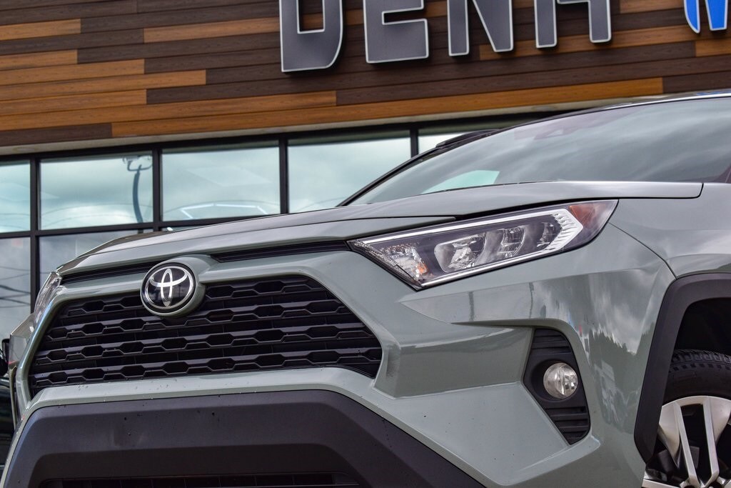 2021 Toyota RAV4 XLE Premium photo 2