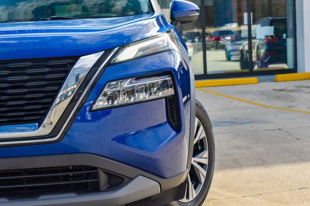 2023 Nissan Rogue SV photo 2