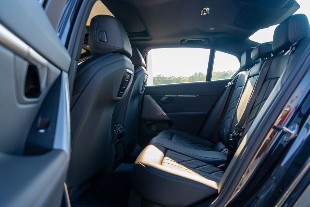 2025 BMW i5 40 - Photo 40