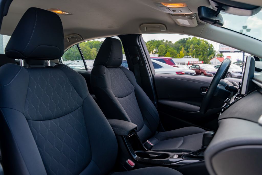 2021 Toyota Corolla LE - Photo 19