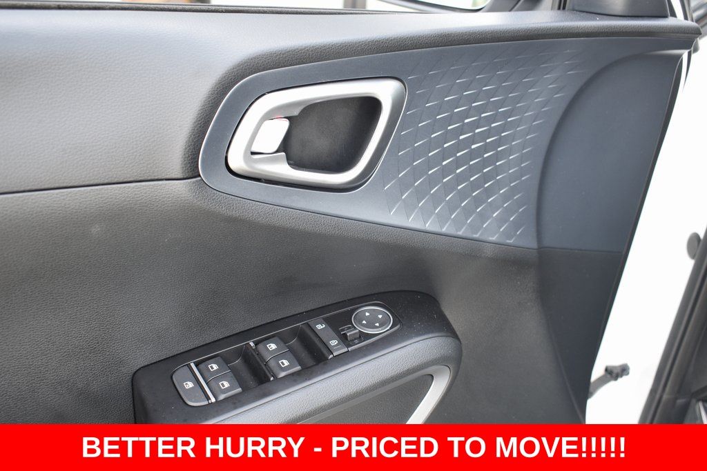 2023 Kia Soul EX - Photo 13