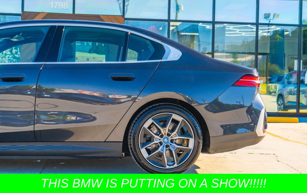 2025 BMW i5 40 - Photo 18