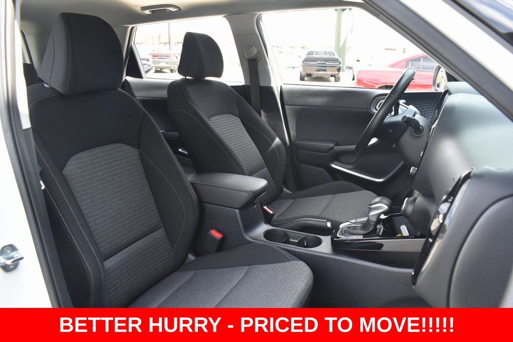 2023 Kia Soul EX - Photo 23