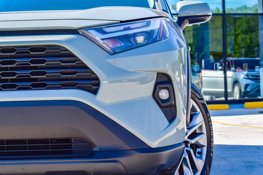 2022 Toyota RAV4 XLE Premium photo 3