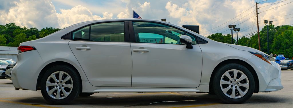 2021 Toyota Corolla LE - Photo 25